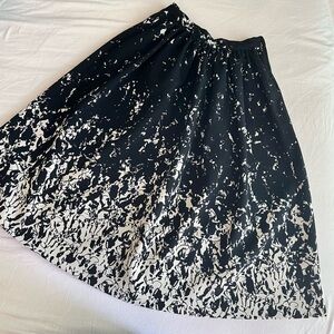 H&M•Fit & Flare Skirt•Black & Cream Floral•Sz 2